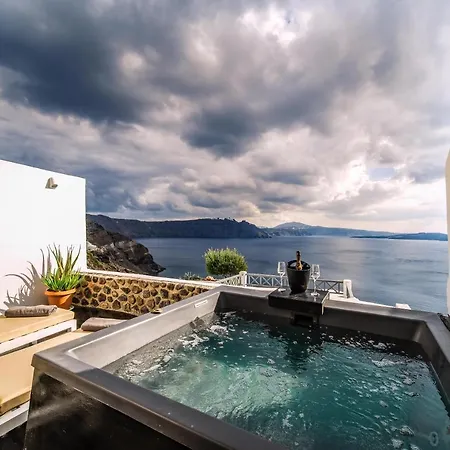 Solstice Luxury Oia (Santorini)