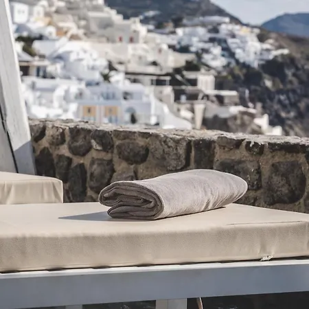 Solstice Luxury Oia (Santorini)