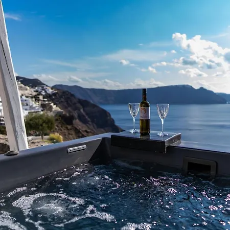 Solstice Luxury Oia (Santorini)