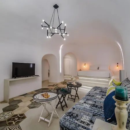 Solstice Luxury Oia (Santorini)