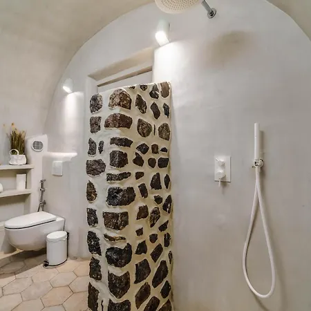 Solstice Luxury Oia (Santorini)